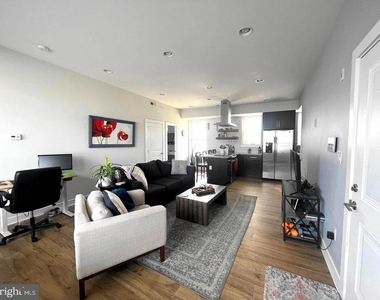 714 N Chadwick Street - Photo Thumbnail 3
