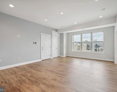 714 N Chadwick Street - Photo Thumbnail 7
