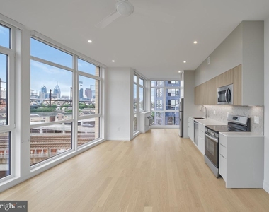 815 - 17 N Poplar Street - Photo Thumbnail 1