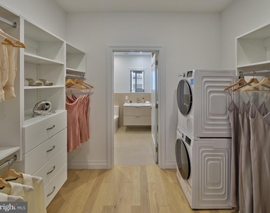 815 - 17 N Poplar Street - Photo Thumbnail 1