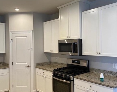 206 Crossing Way - Photo Thumbnail 4