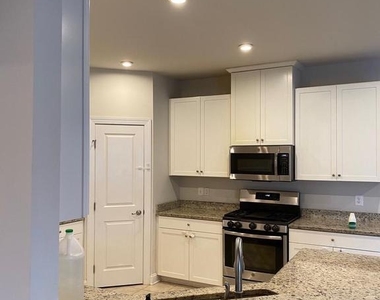 206 Crossing Way - Photo Thumbnail 3
