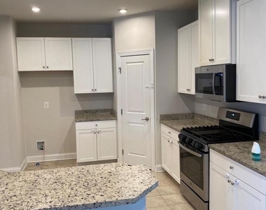 206 Crossing Way - Photo Thumbnail 2