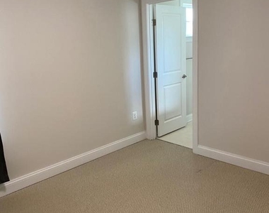 206 Crossing Way - Photo Thumbnail 11