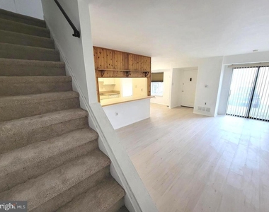 1005 Timber Creek - Photo Thumbnail 9