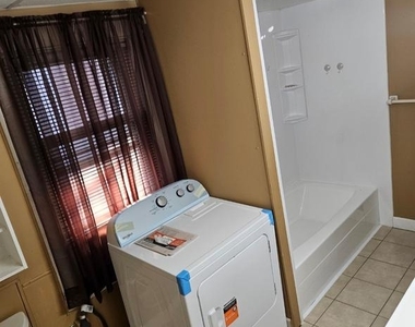6124 Wayne Avenue - Photo Thumbnail 3