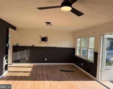 33 Stagecoach Road - Photo Thumbnail 5