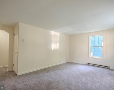403 Newton Terrace - Photo Thumbnail 5