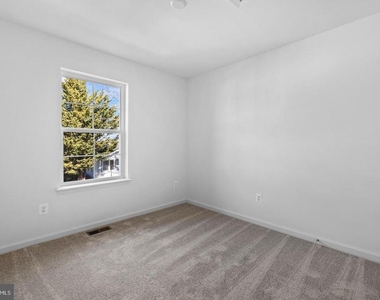482 Peleton Street - Photo Thumbnail 18