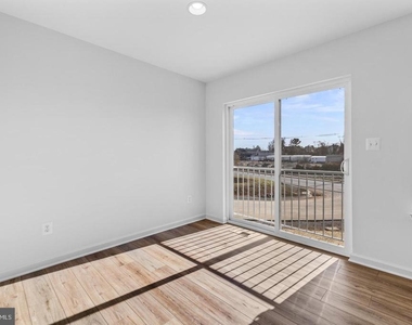 482 Peleton Street - Photo Thumbnail 11