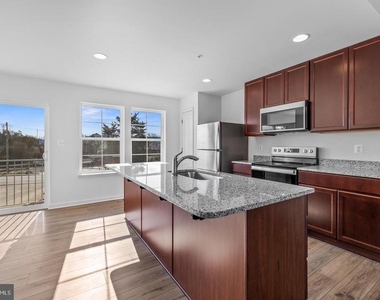 482 Peleton Street - Photo Thumbnail 6