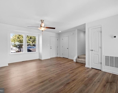 482 Peleton Street - Photo Thumbnail 4