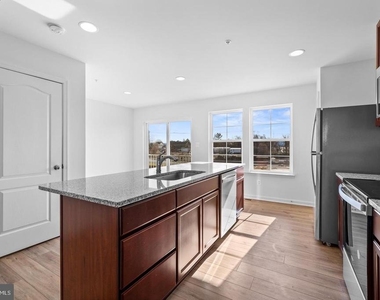 482 Peleton Street - Photo Thumbnail 7