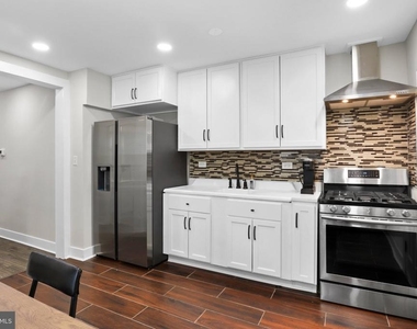 720 Sheridan Street - Photo Thumbnail 12