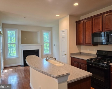 8502 Pamela Way - Photo Thumbnail 16