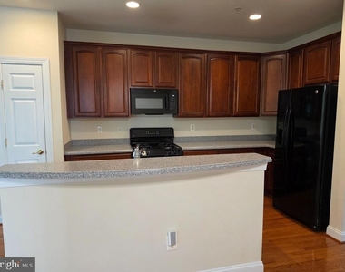 8502 Pamela Way - Photo Thumbnail 14