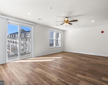 900 Gilbert Road - Photo Thumbnail 8