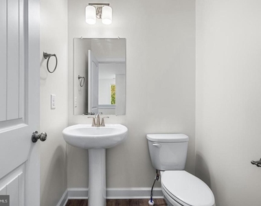 900 Gilbert Road - Photo Thumbnail 10