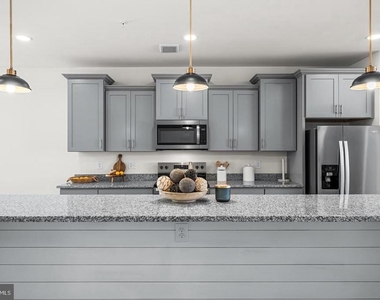 900 Gilbert Road - Photo Thumbnail 7