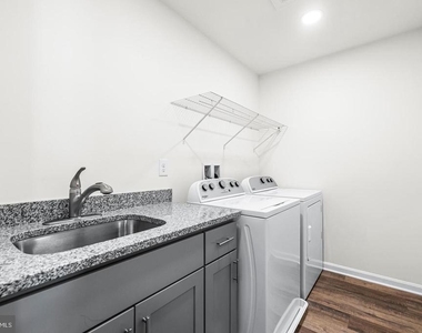 900 Gilbert Road - Photo Thumbnail 22