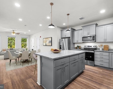 900 Gilbert Road - Photo Thumbnail 6
