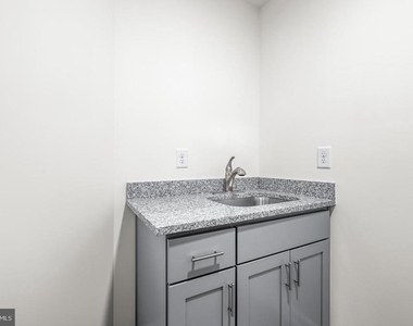 900 Gilbert Road - Photo Thumbnail 21