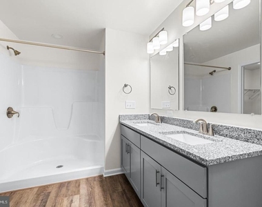 900 Gilbert Road - Photo Thumbnail 12