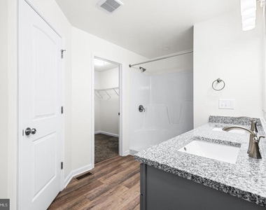 900 Gilbert Road - Photo Thumbnail 11