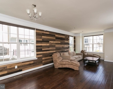 19 Willow Avenue - Photo Thumbnail 10