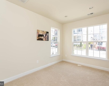 19 Willow Avenue - Photo Thumbnail 32