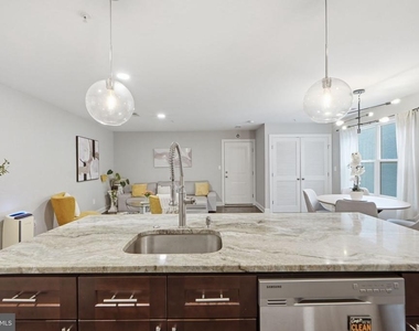 1258 Holbrook Terrace Ne - Photo Thumbnail 10