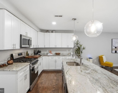 1258 Holbrook Terrace Ne - Photo Thumbnail 9