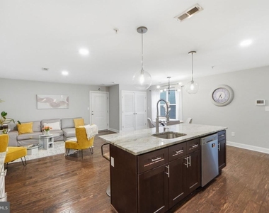 1258 Holbrook Terrace Ne - Photo Thumbnail 12