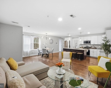 1258 Holbrook Terrace Ne - Photo Thumbnail 4