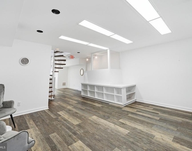 4820 Macarthur Boulevard Nw - Photo Thumbnail 13