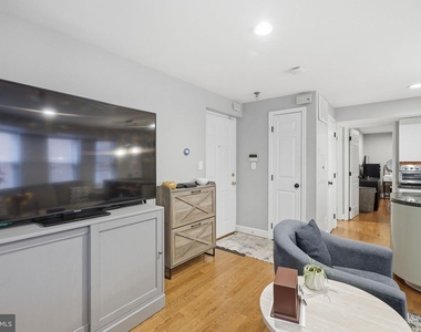 1527 16th Street Nw - Photo Thumbnail 4