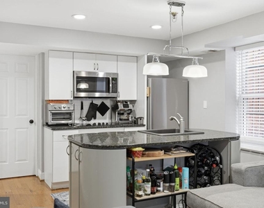 1527 16th Street Nw - Photo Thumbnail 10