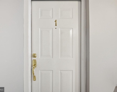 1527 16th Street Nw - Photo Thumbnail 2