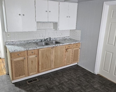 18573 Mccormick Street - Photo Thumbnail 4