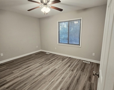 6613 Louisburg Road - Photo Thumbnail 12