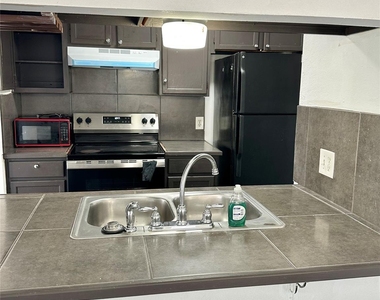 9103 Japonica Ct - Photo Thumbnail 8