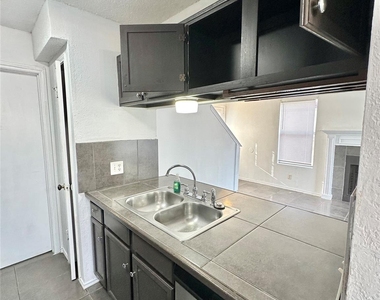 9103 Japonica Ct - Photo Thumbnail 10