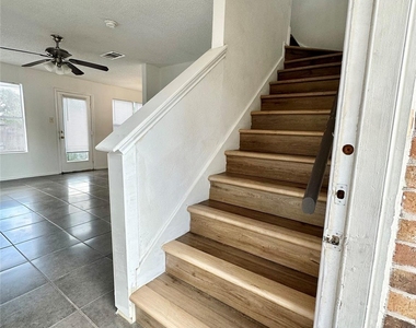 9103 Japonica Ct - Photo Thumbnail 2