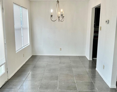 9103 Japonica Ct - Photo Thumbnail 7