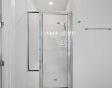 135 Independence Dr - Photo Thumbnail 16