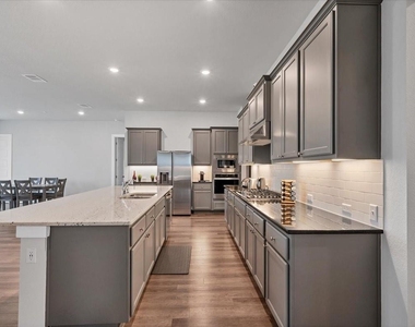 135 Independence Dr - Photo Thumbnail 4