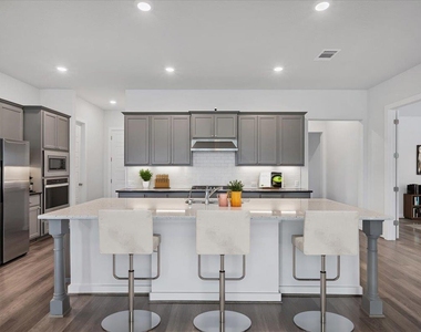 135 Independence Dr - Photo Thumbnail 2