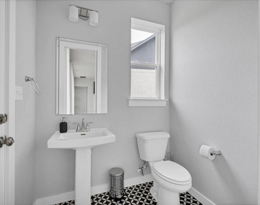 135 Independence Dr - Photo Thumbnail 22