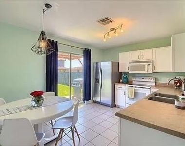 114 Easy St - Photo Thumbnail 2