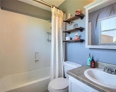 114 Easy St - Photo Thumbnail 5
